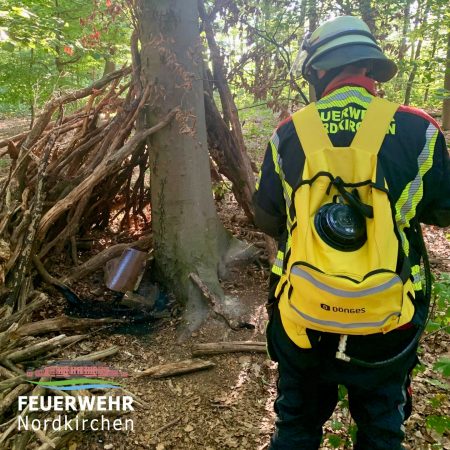 Glutnester mittels Löschrucksag abgelöscht